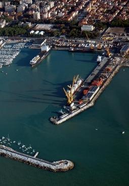 Sotto il segno di Toti: nasce “Cambiamo” e subito si schiera per ampliare il porto 