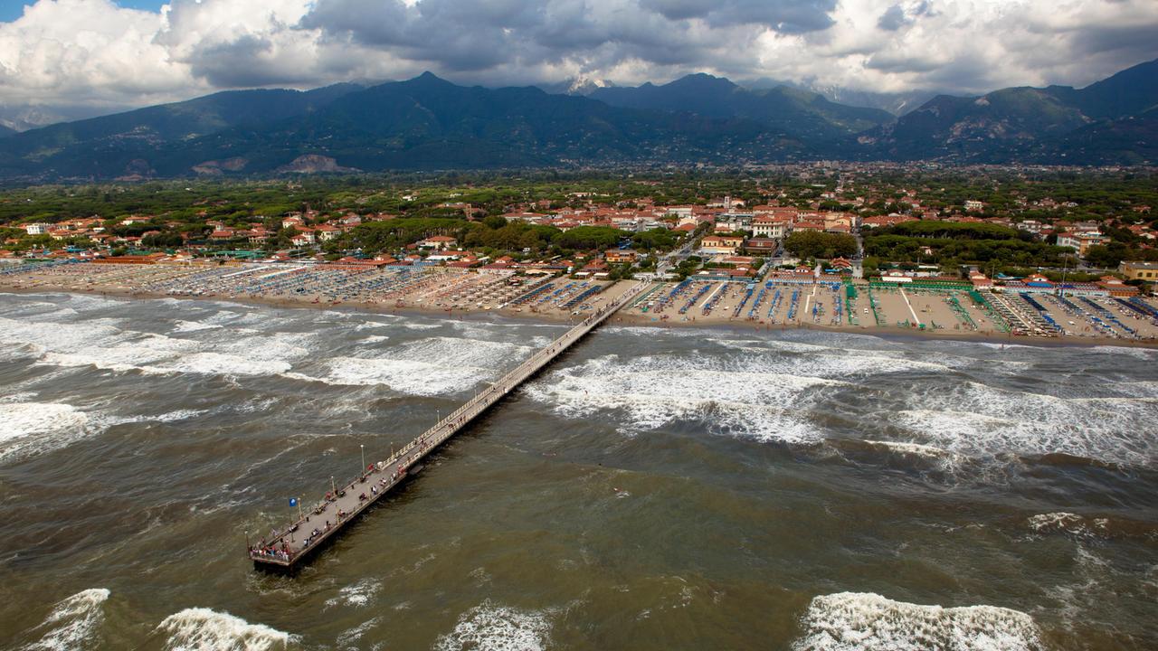Imu evasa da ville, bagni e hotel: tremila avvisi a Forte dei Marmi