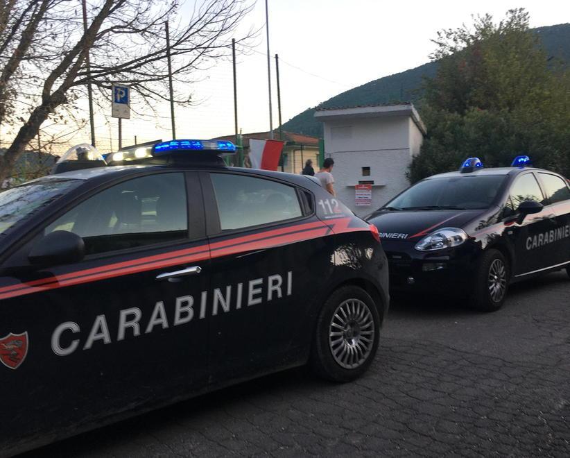 Giocatore si cala i pantaloni per sfottere gli avversari: scoppia il caos, ferita una donna in tribuna 