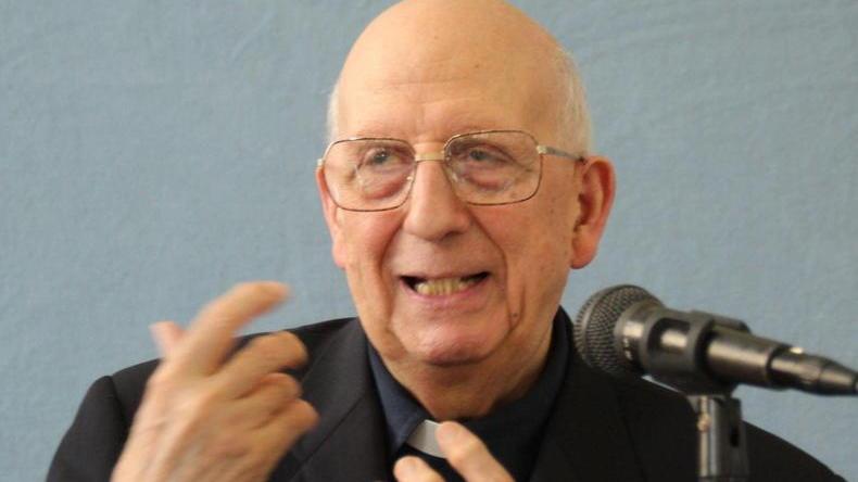 Padre Sorge: «C’è chi semina odio e si nasconde dietro al crocifisso»