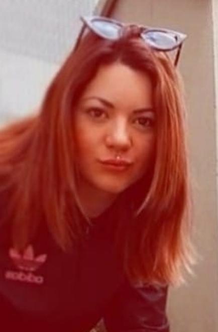 Nastri e palloncini per l’addio a Erika «Porta lassù in cielo la tua esuberanza» 