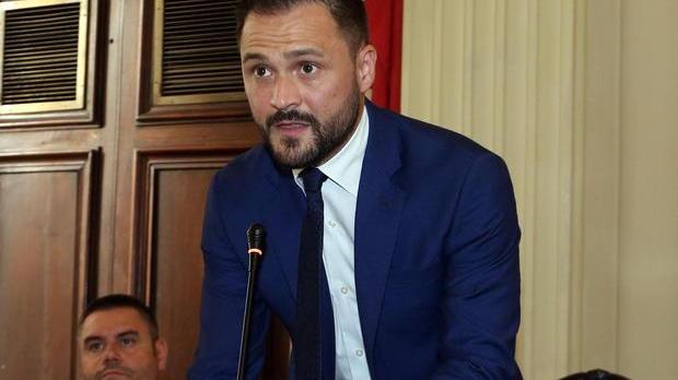 Due addetti alla comunicazione? Meglio una maestra