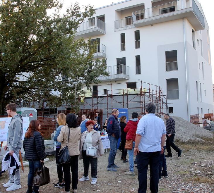 «Centomila euro di anticipo e due anni di affitto: ora basta» 