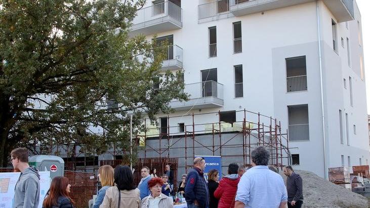 «Centomila euro di anticipo e due anni di affitto: ora basta»