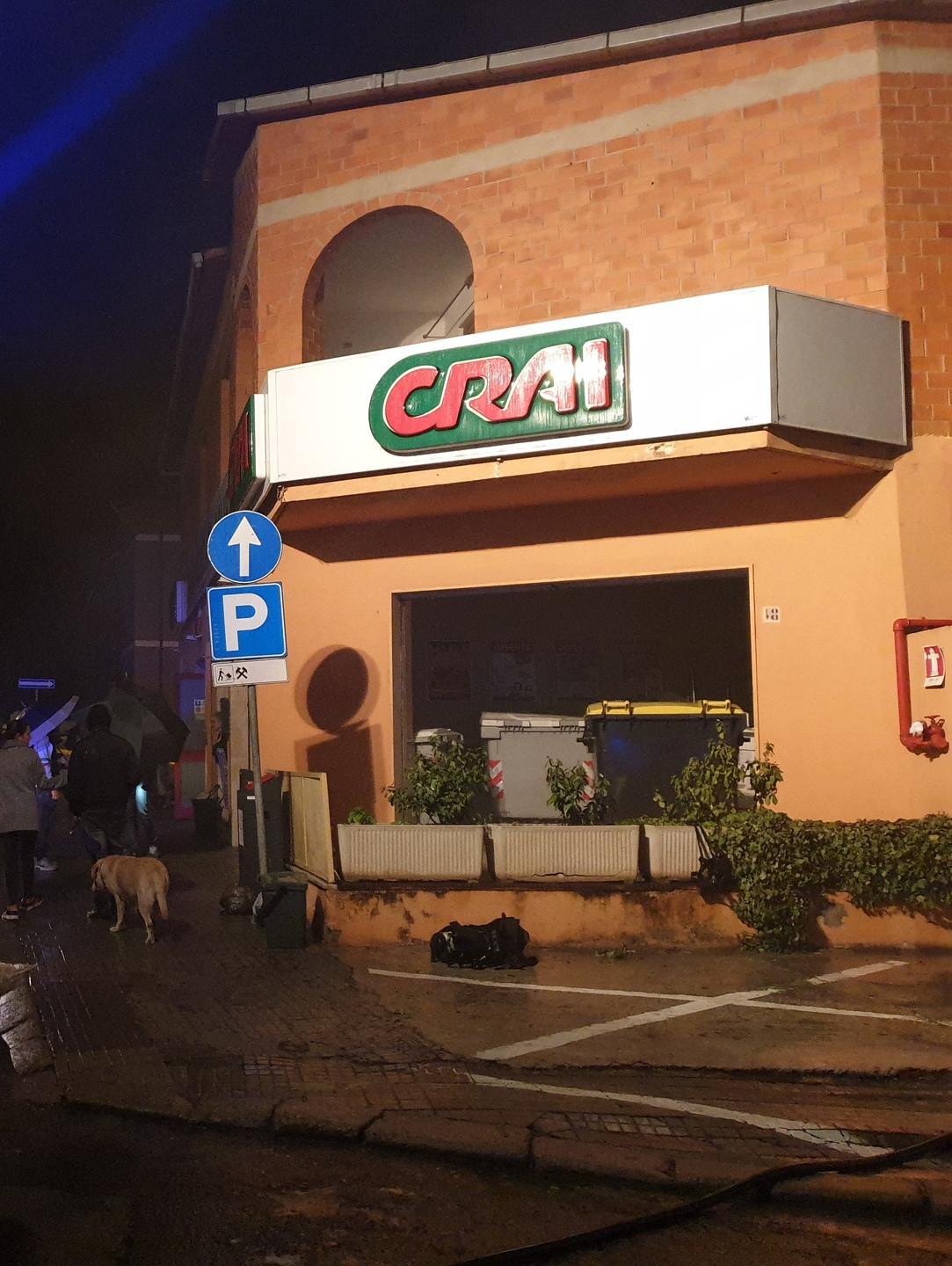 Dopo la paura riapre il market Crai 