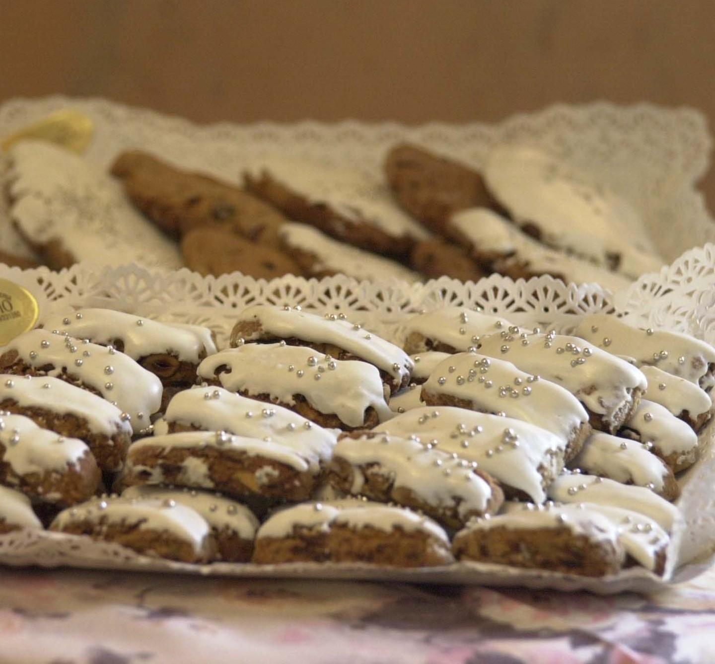 Papassini e pane di sapa in tavola per i defunti 