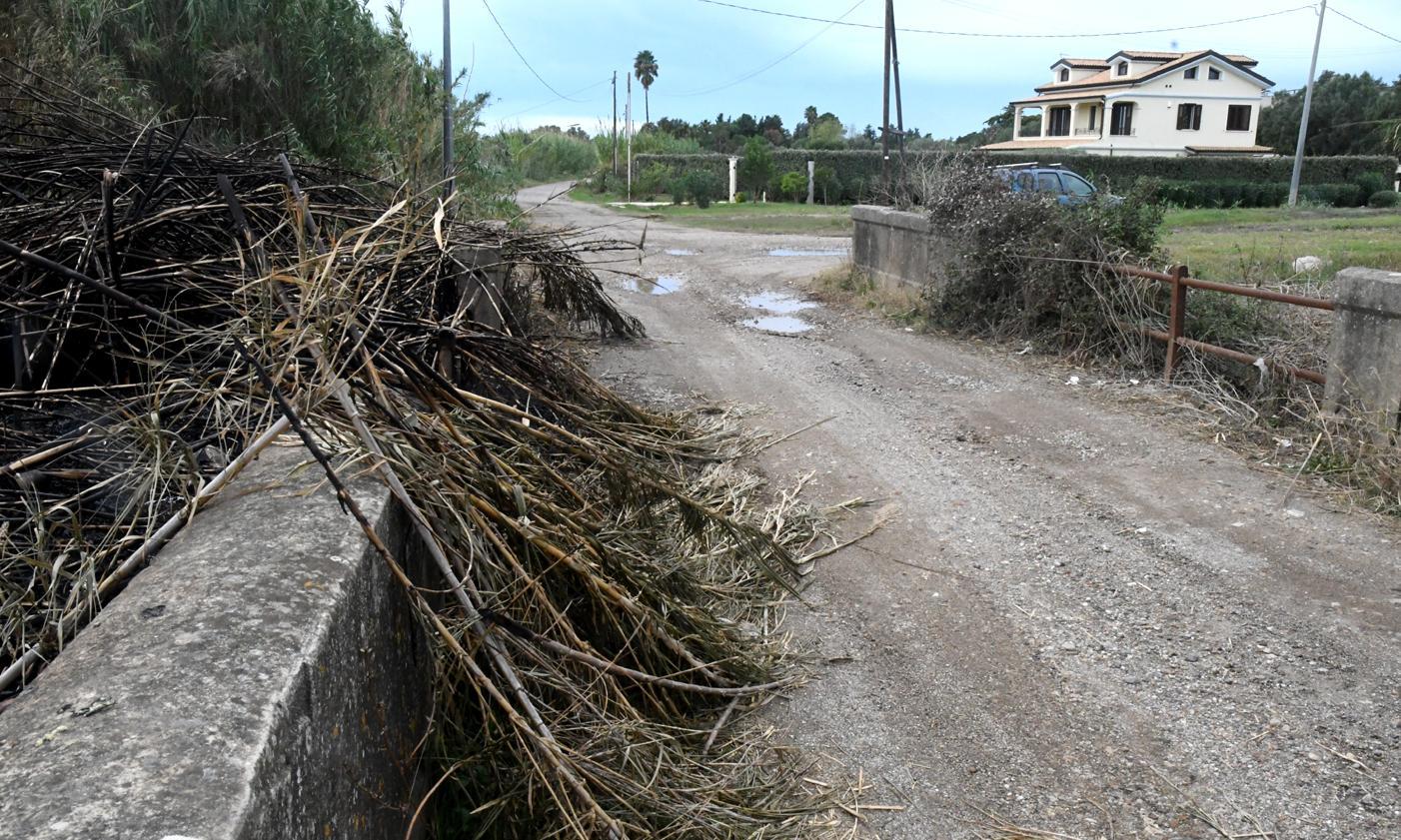 Bonifica in ritardo dopo le fiamme