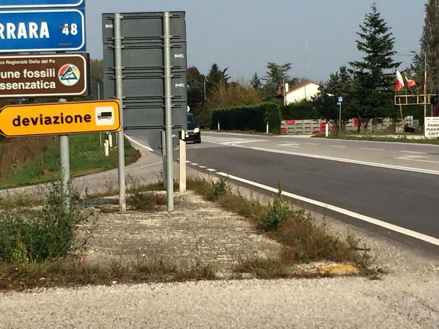 Incrocio troppo pericoloso. La segnaletica sotto accusa 