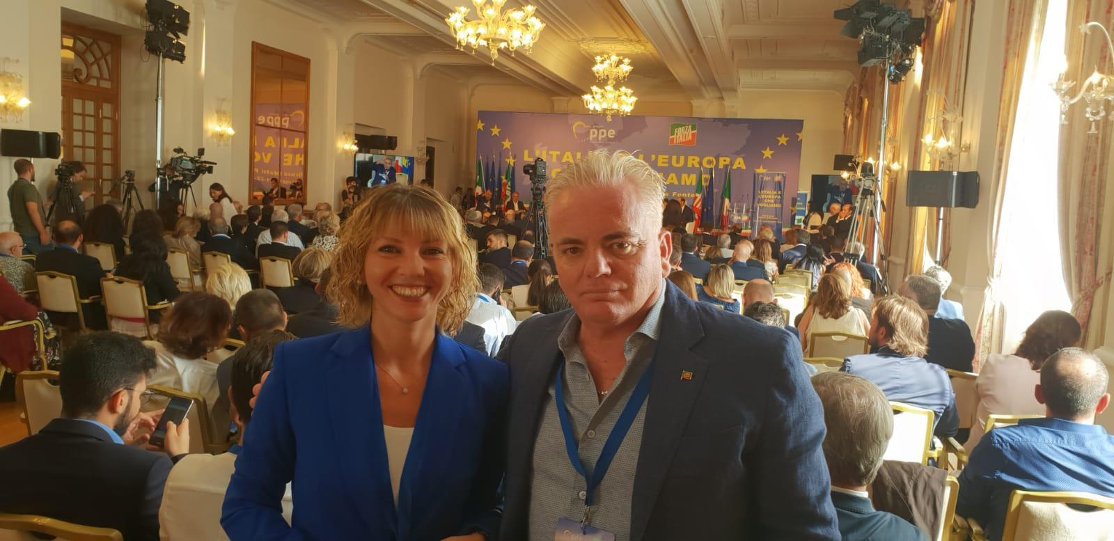 La deputata azzurra Elisabetta Ripani e il coordinatore provinciale di Forza Italia Sandro Marrini