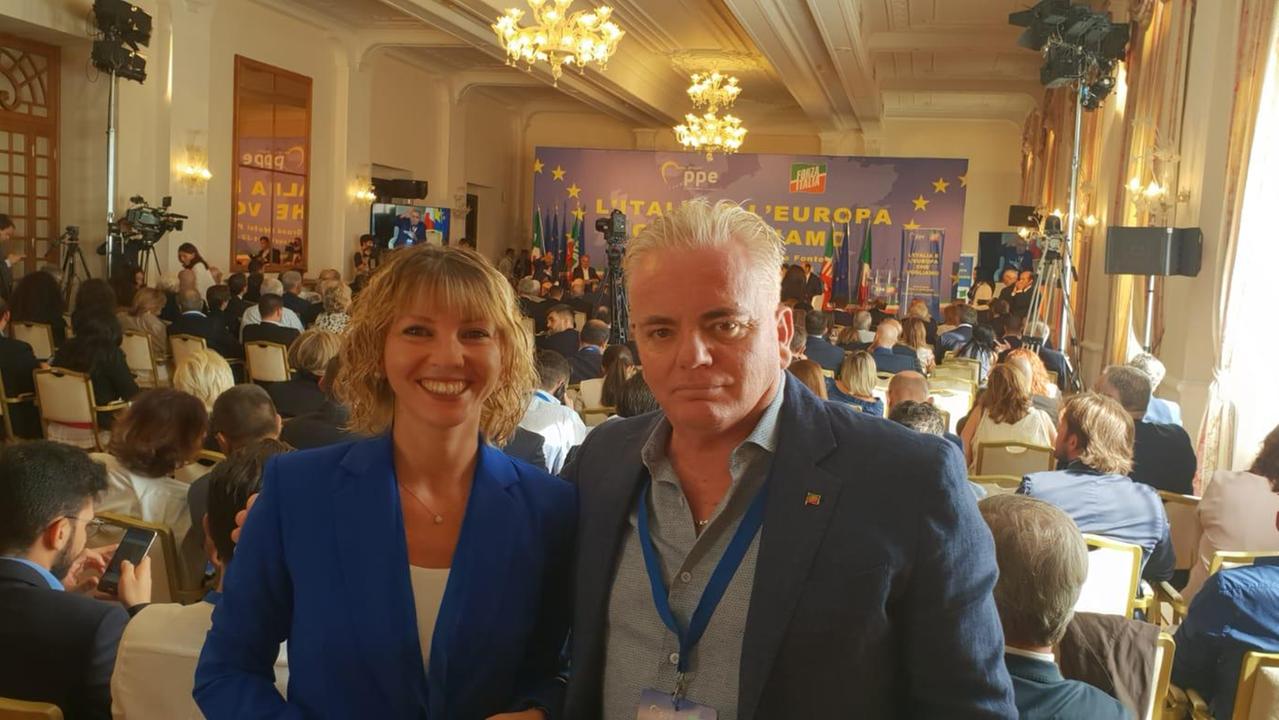 La deputata azzurra Elisabetta Ripani e il coordinatore provinciale di Forza Italia Sandro Marrini