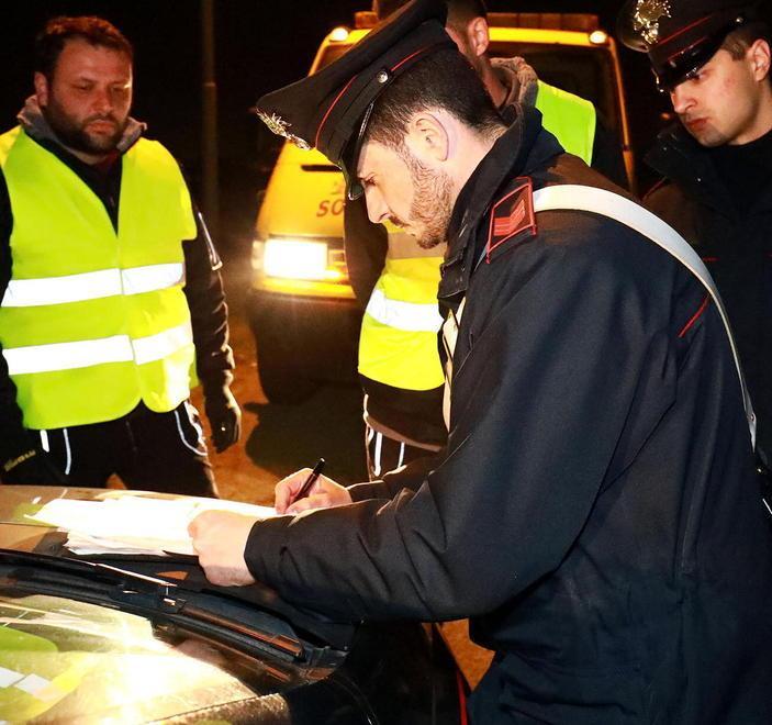 Un rilievo stradale dei carabinieri