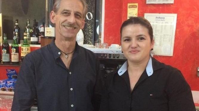 «Qui all’Embassy il tempo si ferma, tra un buon caffé e le carte al tavolo»