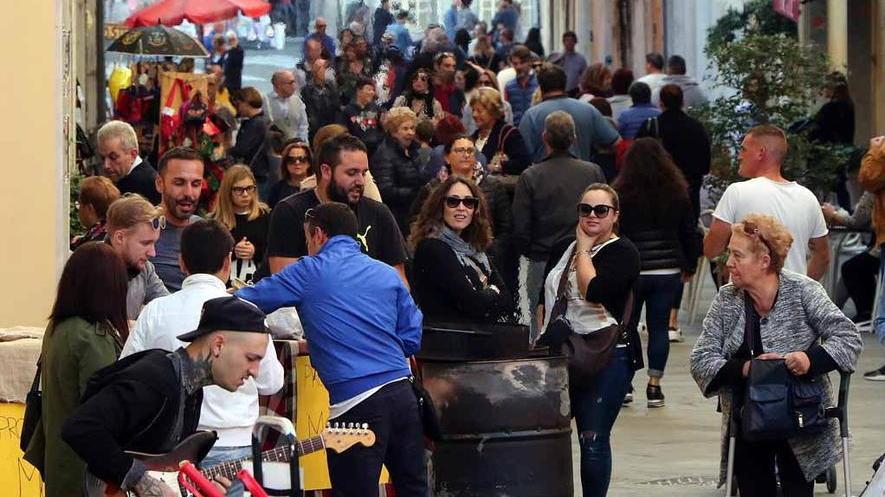 La festa della castagna in città fa il pieno, bambini protagonisti