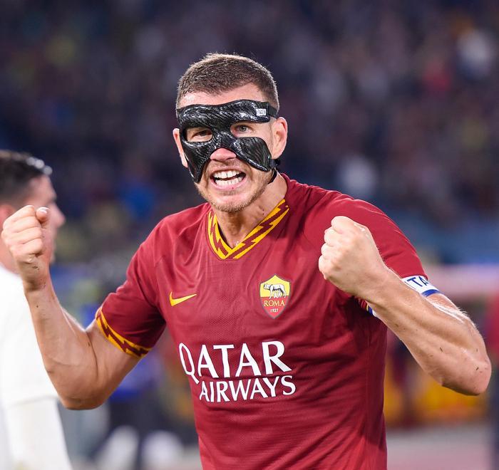 Dzeko e Zaniolo, la Roma riparte Per il Milan sprofondo rossonero
