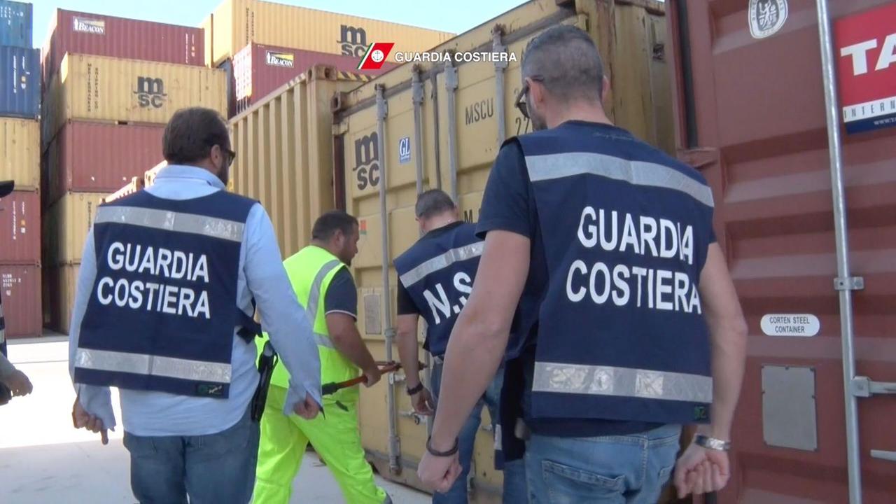 Militari della guardia costiera (foto d'archivio)