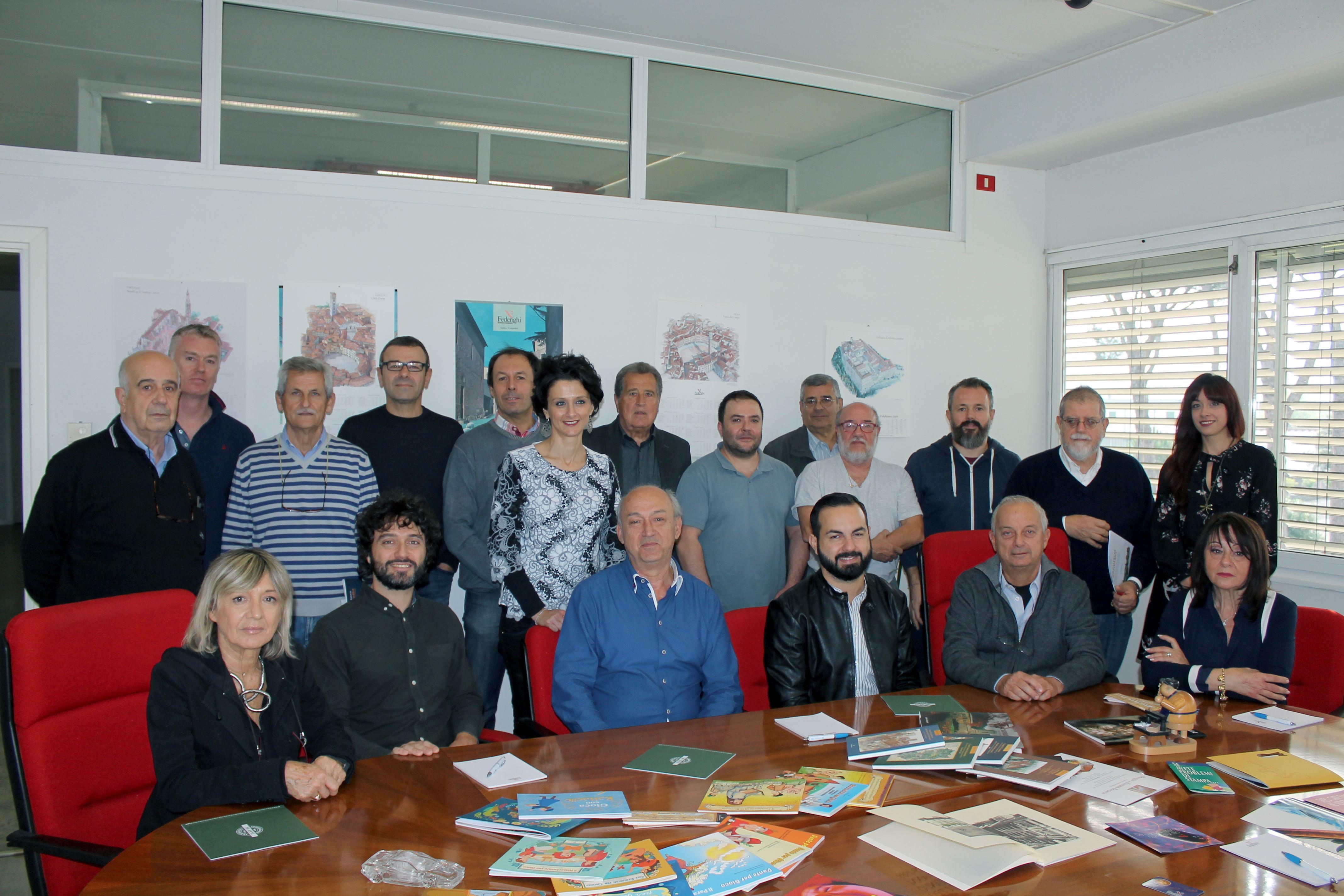 Foto di gruppo nella sede della Federighi Colorgrafiche di Certaldo