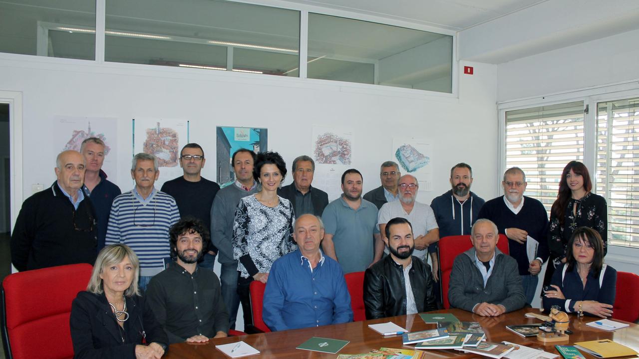 Foto di gruppo nella sede della Federighi Colorgrafiche di Certaldo