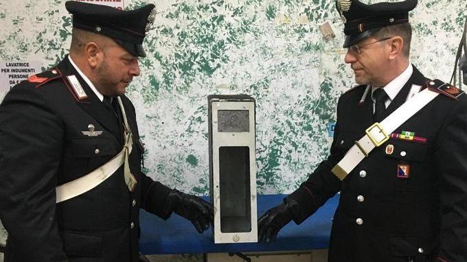 I carabinieri nella lavanderia “Ecorapid”