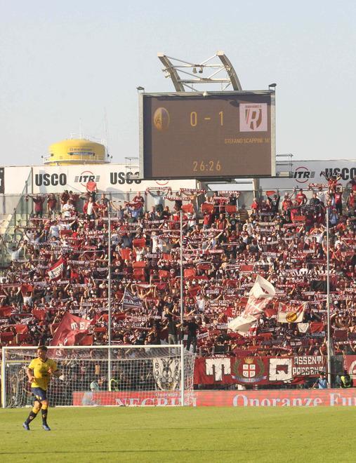 «Perquisizioni osé e troppo rudi»: le tifose reggiane attaccano il Modena 
