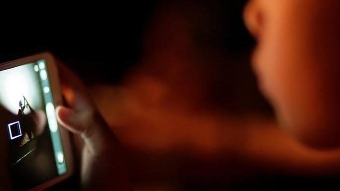 Modena, padre scopre pedofilo sulla chat: è allarme in una scuola elementare