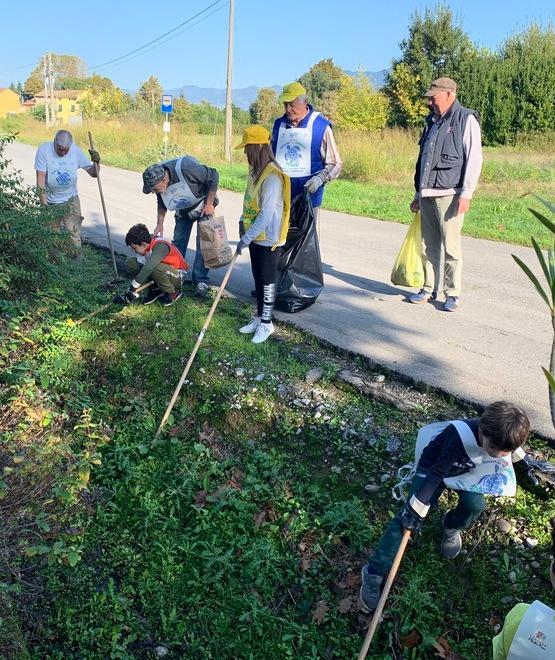 Basta plastica in acqua Volontari in azione 