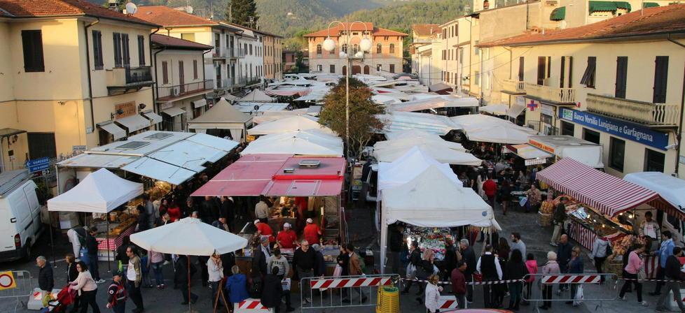 Tre giorni e 300 banchi nelle vie di Camaiore per la fiera di Ognissanti 