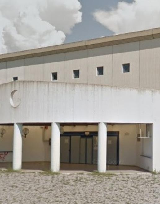Tenta il furto al Palazzetto e quando arriva la polizia il cane morde un agente