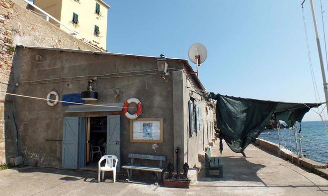 Porticciolo, cancelli contro i vandali