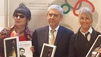 Alla Sgarbi il premio Pavese per l’editoria