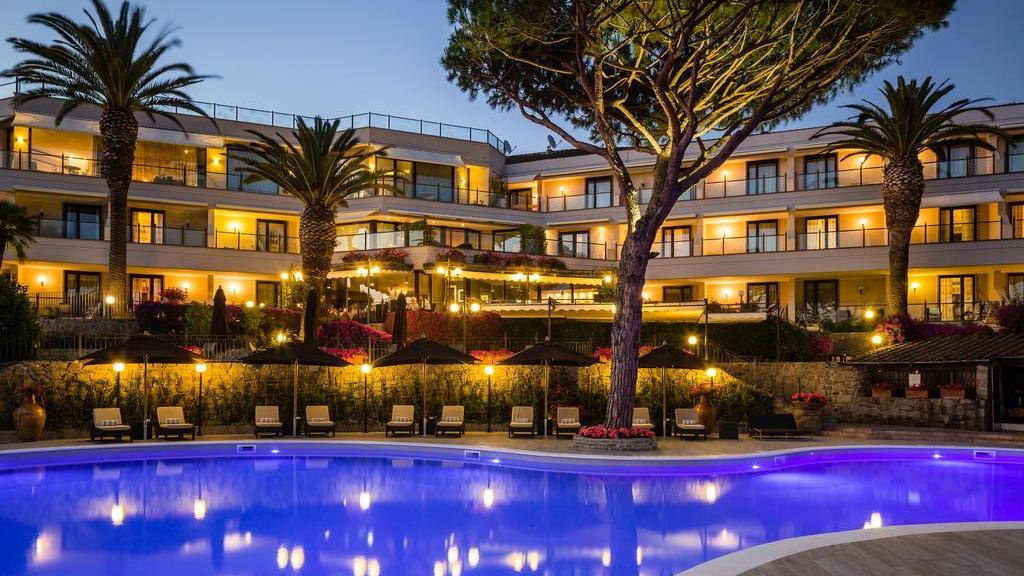 Cucina, sala e pulizie 20 posti a Punta Ala all’Hotel Baglioni