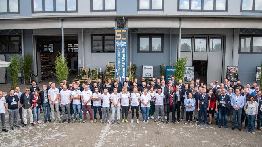 Il maxi team Gianneschi Pumps and Blowers , una delle eccellenze della Versilia nautica