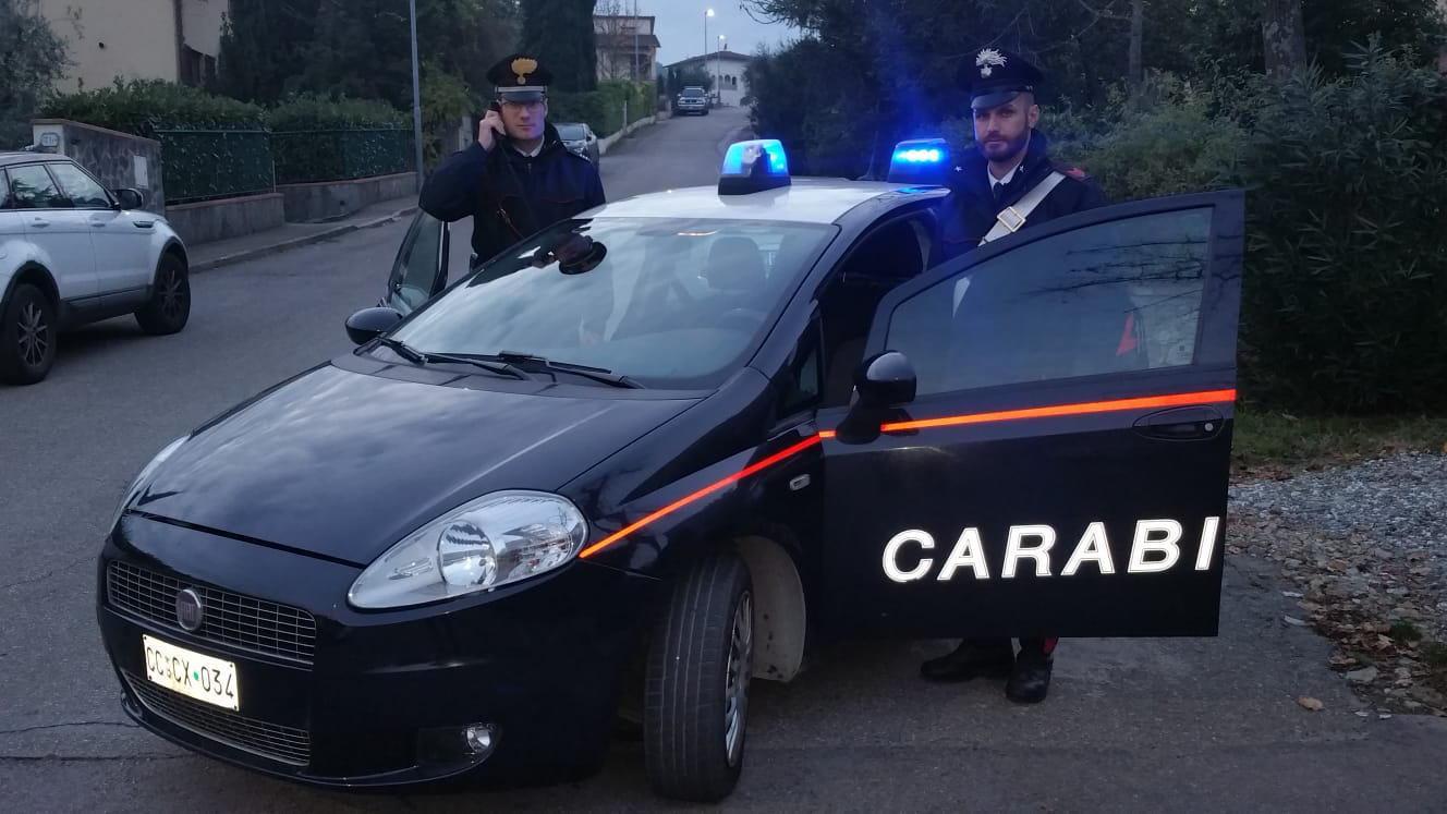 Una pattuglia dei carabinieri (archivio)