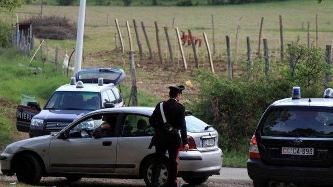 Spianano le pistole e rapinano le Poste per pochi spiccioli