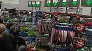 Cade nel supermarket, risarcito un cliente