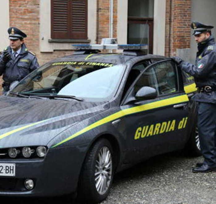 Prostituzione ed evasione fingendosi un circolo privato 