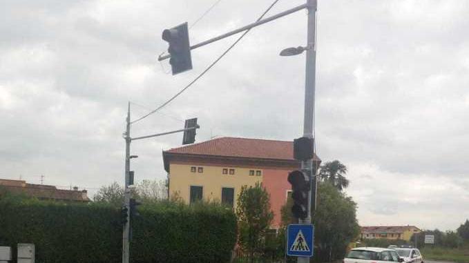 Semaforo ko da sei giorni in via Chelini