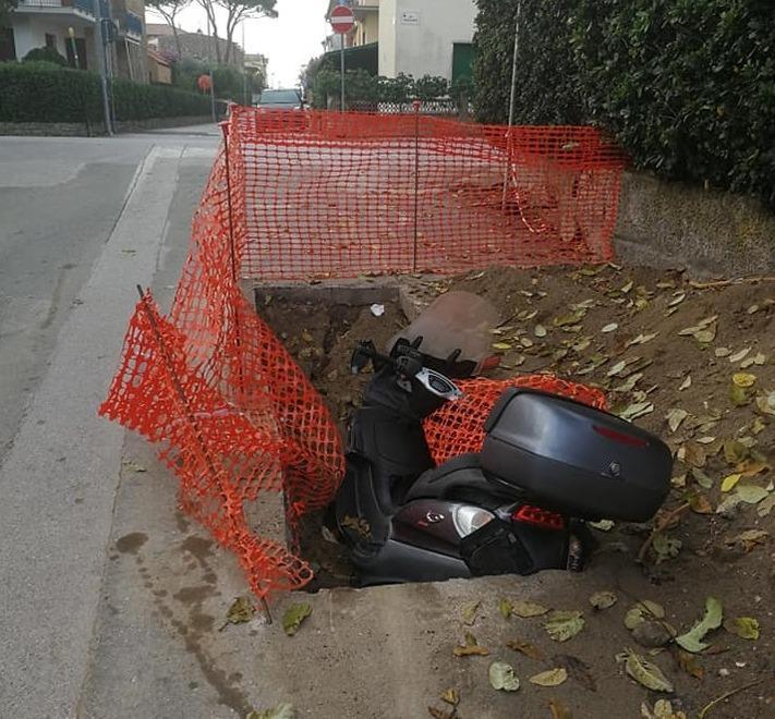Sfottò on line per chi parcheggia senza regole 