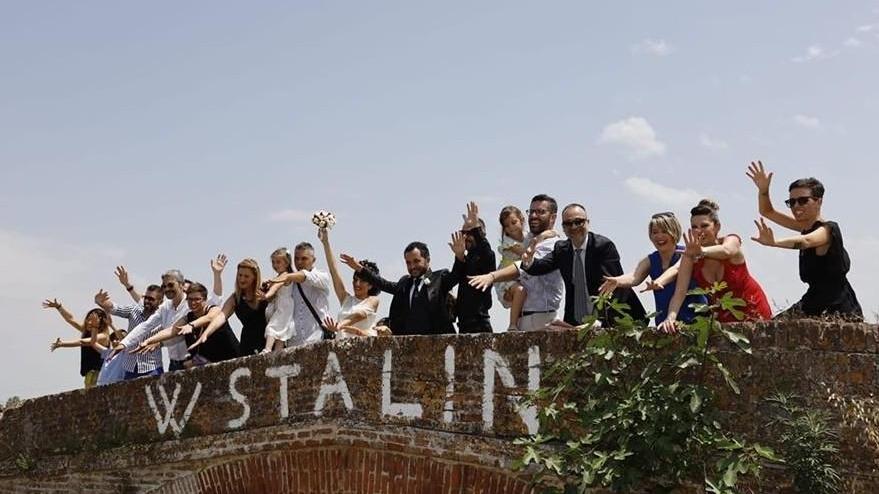 La scritta “W Stalin” e il post dell’assessore «Intervenga il prefetto»