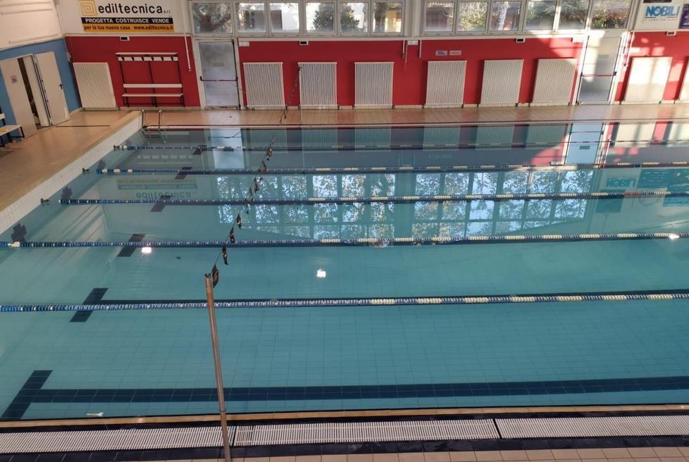 Finita la lunga attesa per gli amanti del nuoto Riapre la piscina 