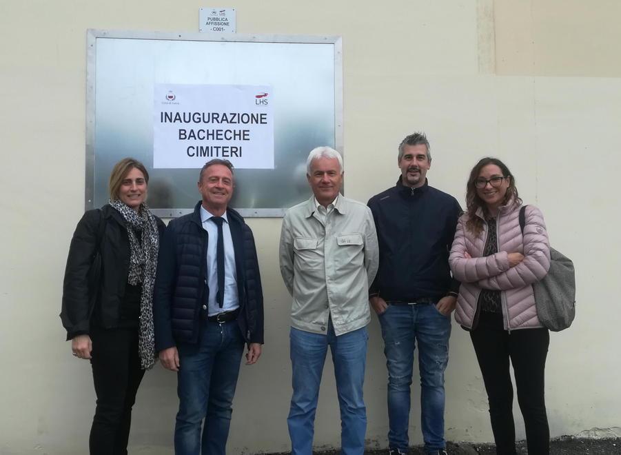 Nuove bacheche per le affissioni in nove cimiteri 