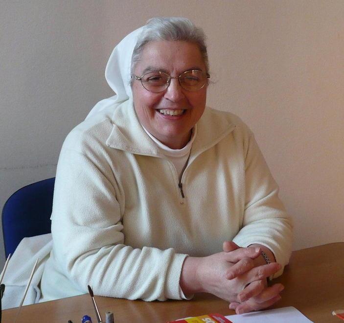 In tanti per l’ultimo saluto a suor Teresa, morta a 64 anni