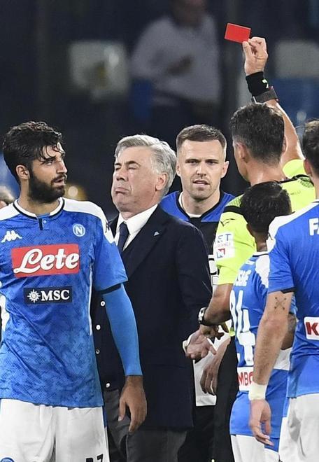 L’Atalanta non muore mai Ira Napoli, espulso Ancelotti