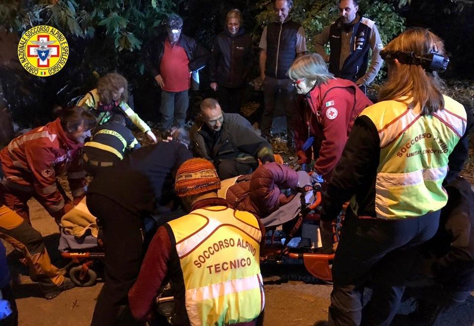 Esce di casa e non torna Anziana 87enne trovata e soccorsa nel bosco