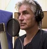 Ligabue canta Guccini nella nuova raccolta di canzoni del cantautore