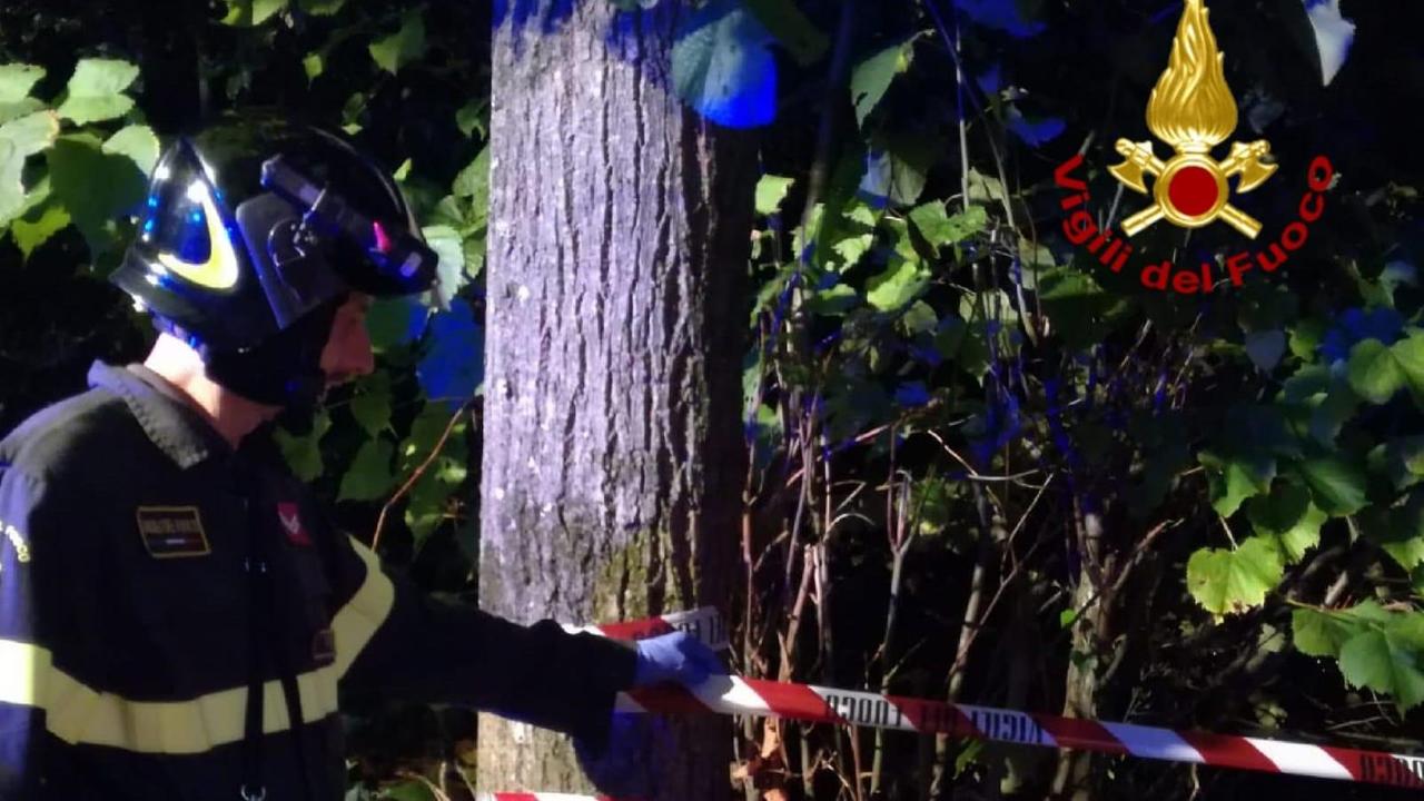 Ragazzo cade in una scarpata di 8 metri, salvato dai vigili del fuoco