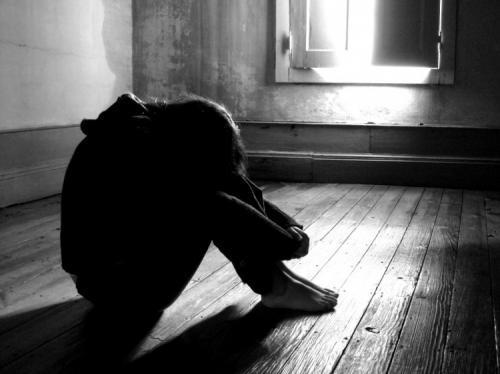 Torna agli arresti domiciliari il prof accusato di violenza sessuale sulle alunne 