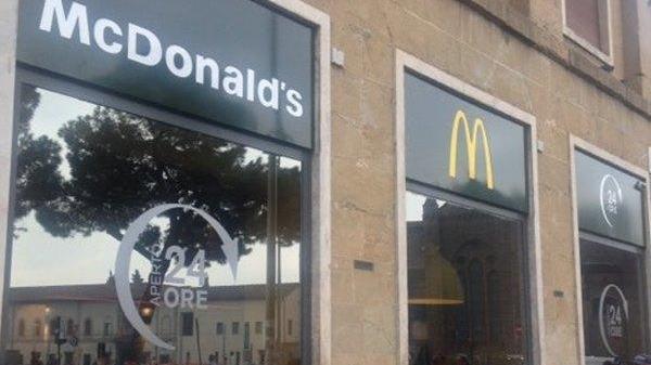 Sospesa la licenza al ristorante McDonald's di piazza Stazione a Firenze
