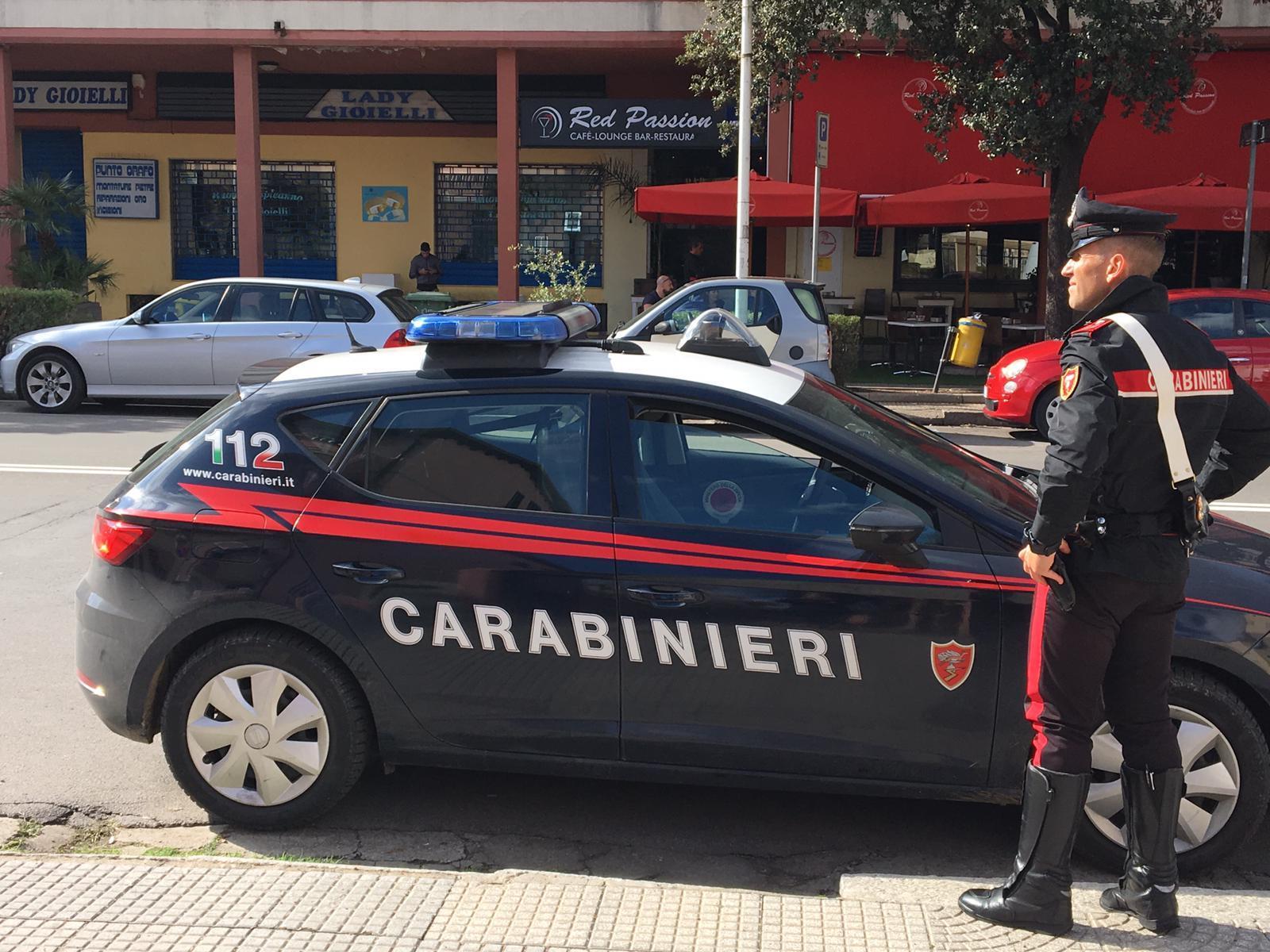 "Dacci lo smartphone": a Cagliari branco pesta brutalmente due ragazzi 