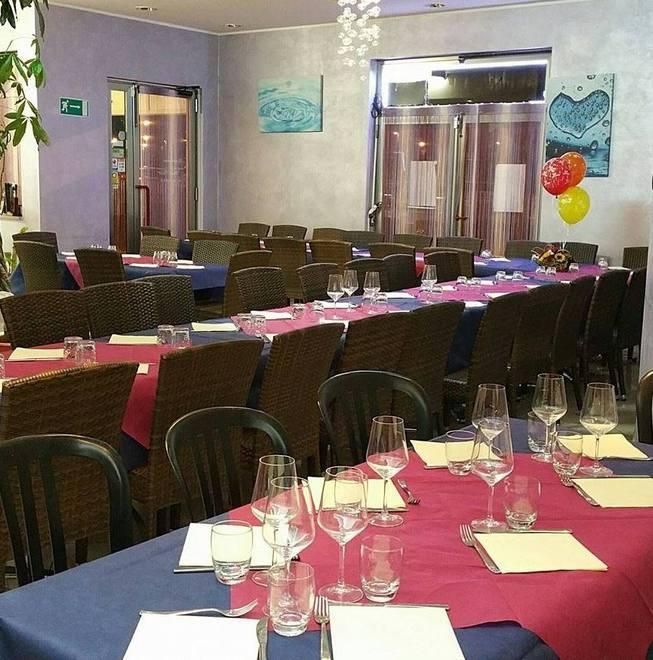 Una sala del ristorante "Bollicine" di via Bacchelli