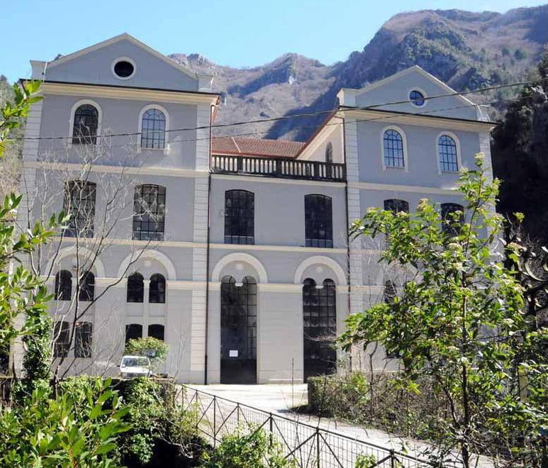 Recuperare la Filanda di Forno «Si faccia avanti chi ha idee» 